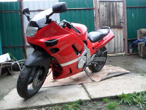 Kawasaki ZZR1100