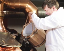 ИСТОРИЯ И СОВРЕМЕННОСТЬ: В ЧЕЛЯБИНСКЕ ВОССОЗДАЛИ СТАРИННЫЙ НАПИТОК ПЕРМСКОГО КУПЕЧЕСТВА