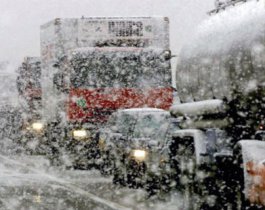 В Челябинской области объявлено штормовое предупреждение / Из-за сильных снегопадов ситуация на дороге может сильно затрудниться.