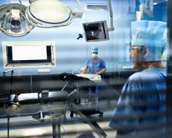 В московских больницах начались сокращения врачей и отделений. Что ждет нас?