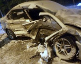 Nissan Primera врезался в Lexus на Бродокалмакском тракте.