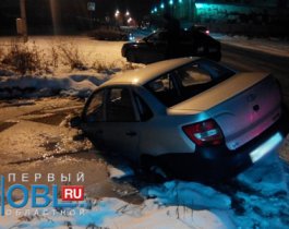 «Лада» провалилась под лед на перекрестке в Копейске