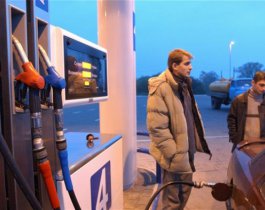 Челябинцы проведут автопробег под девизом: «Вернем бензин по 25 рублей!»