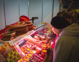 Продажа продуктов с машин: возвращение в 90-е или экономия семейного бюджета?