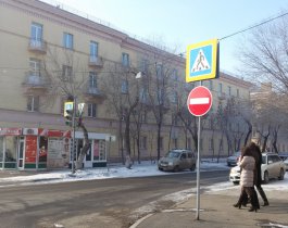 Не оценили и сломали. ГИБДД просит выражать недовольство словами, а не уничтожением дорожных знаков