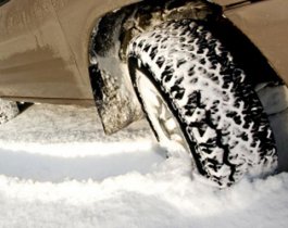 Власти просят челябинских водителей пока не менять резину – впереди снегопады