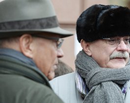 Михалков и Кончаловский решили создать конкурента западному фастфуду