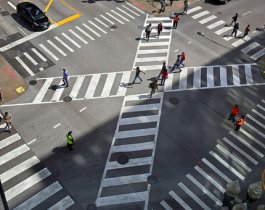 Пешеходам разрешили переходить дорогу по диагонали