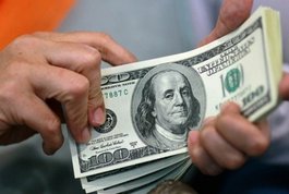 Валюта дешевеет: нужно ли покупать?