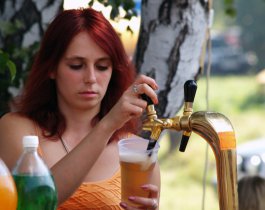 В Коркино комбинат школьного питания закупил шесть тысяч литров пива. "Фронтовики" возмущены, а власти нет.