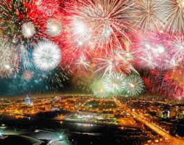 Салют в Челябинске состоится, несмотря на непогоду / Людей на улицах практически нет - снегопад.