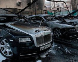 В Челябинске сгорели три элитные иномарки