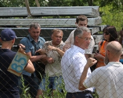 В потасовку перерос конфликт жителей и застройщиков на набережной Миасса
