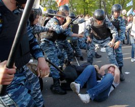 Полицейским разрешат вскрывать авто, стрелять в толпе и по женщинам безнаказанно?