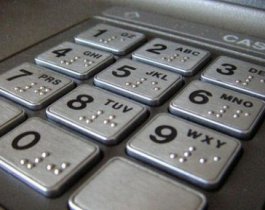 Банкомат с большой суммой денег унесли из магазина в Челябинске