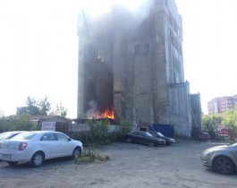 Ищут давно, но не могут найти... Власти Челябинска ищут хозяина старого элеватора, горевшего в выходные