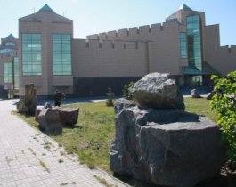 Сад камней в Челябинске пополнился «яйцами динозавра»