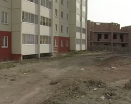 В Копейске жители многоэтажки подают в суд на застройщика (ВИДЕО)