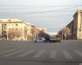 Вот так Хэллоуин! Покатушки пьяных парней в Магнитогорске закончились ДТП с маршруткой и патрулем ДПС