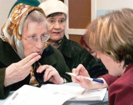 Региональные льготники с утра понедельника заполнили отделения соцзащиты