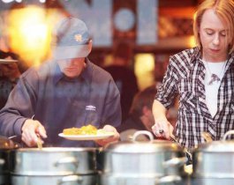 Малоимущих накормят по-сенаторски