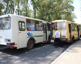 В Челябинске столкнулись две маршрутки