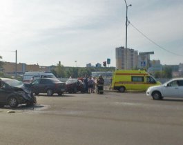 Пять человек пострадали в лобовом столкновении на северо-западе Челябинска