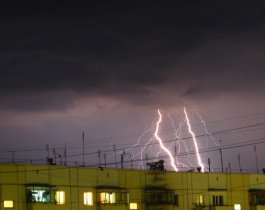 "Погода из крайности в крайность". Челябинскую область затопило дождем и побило градом ФОТО