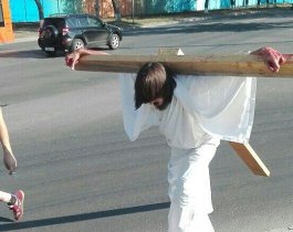 «За эти тысячи лет люди не изменились». В Перми задержали Иисуса Христа