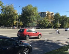 Родители с первоклашками бросаются под колеса машин. ДПС бездействует