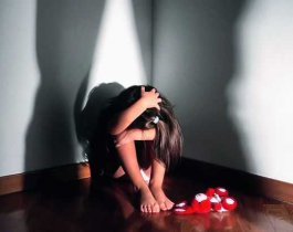 Очередной извращенец.