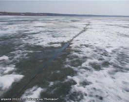 Автобус с детьми улетел в озеро