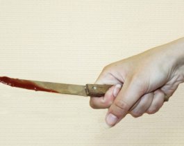 Челябинка зарезала подругу, застав ее со своим кавалером