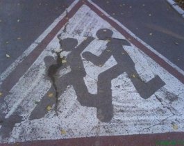 В Челябинске пьяный водитель сбил 2-летнего ребенка на тротуаре