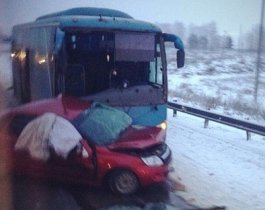 В Челябинске автобус столкнулся с «Ладой», есть пострадавшие