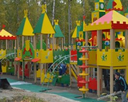Горки, лабиринты, турники: обновлённую «Поляну сказок» в парке Тищенко откроют в октябре