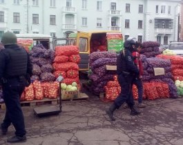 За сутки челябинская полиция проверила мигрантов в 19 торговых объектах