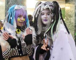 В обнимку с мультяшкой: челябинские анимэшники встретились на косплей-фестивале