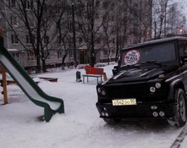 Челябинских автохамов начнут штрафовать за парковку на газонах и детских площадках