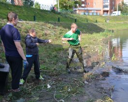 Челябинские чистомены навели порядок на пруду «Девичьи слёзы»