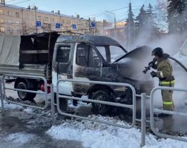 В Челябинске на оживленном перекрестке взорвался грузовик 