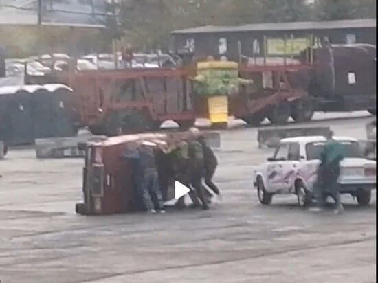 В Челябинске на шоу каскадеров опрокинулась машина со зрителями