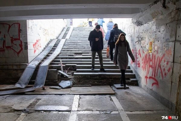 В Челябинске сдвинули сроки ремонта самого разбитого подземного перехода