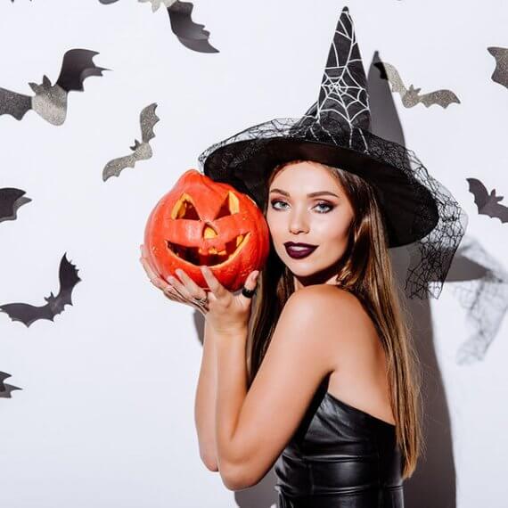 Пять идей макияжа на Хэллоуин, которые можно нарисовать одним карандашом