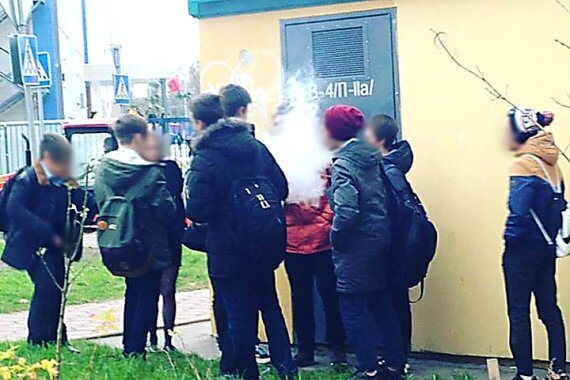 В Челябинских школах дети курят вейпы. Как реагируют директора