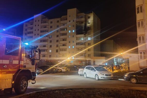 В Чурилово из-за ночного пожара эвакуировали подъезд жилого дома