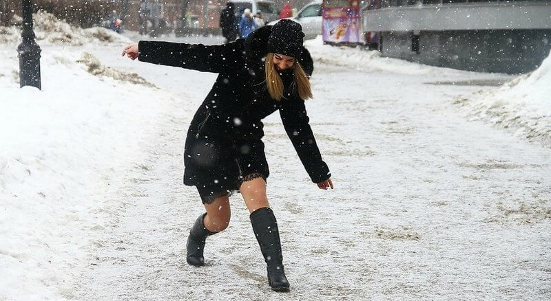 Поскользнулся — гипс. Советы юристов по возмещению вреда здоровью