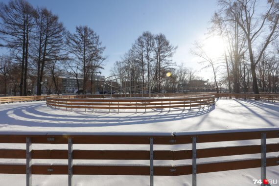 В Челябинске закрыли два популярных катка