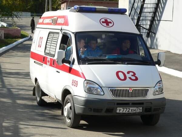 Мужчина ударил сотрудницу скорой помощи ногой в грудь.