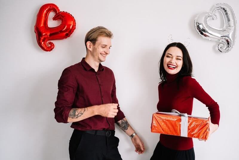 подарок на 14 февраля - косметика